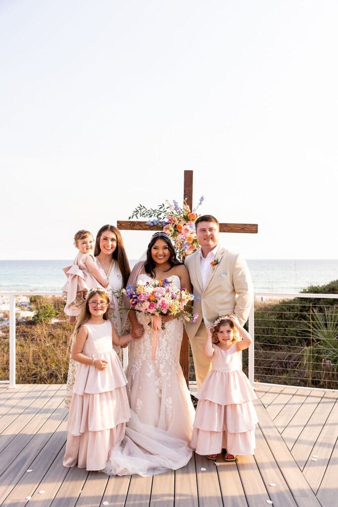 Family photo with recently married couple after saying their vows | Madison Abernathy Photography